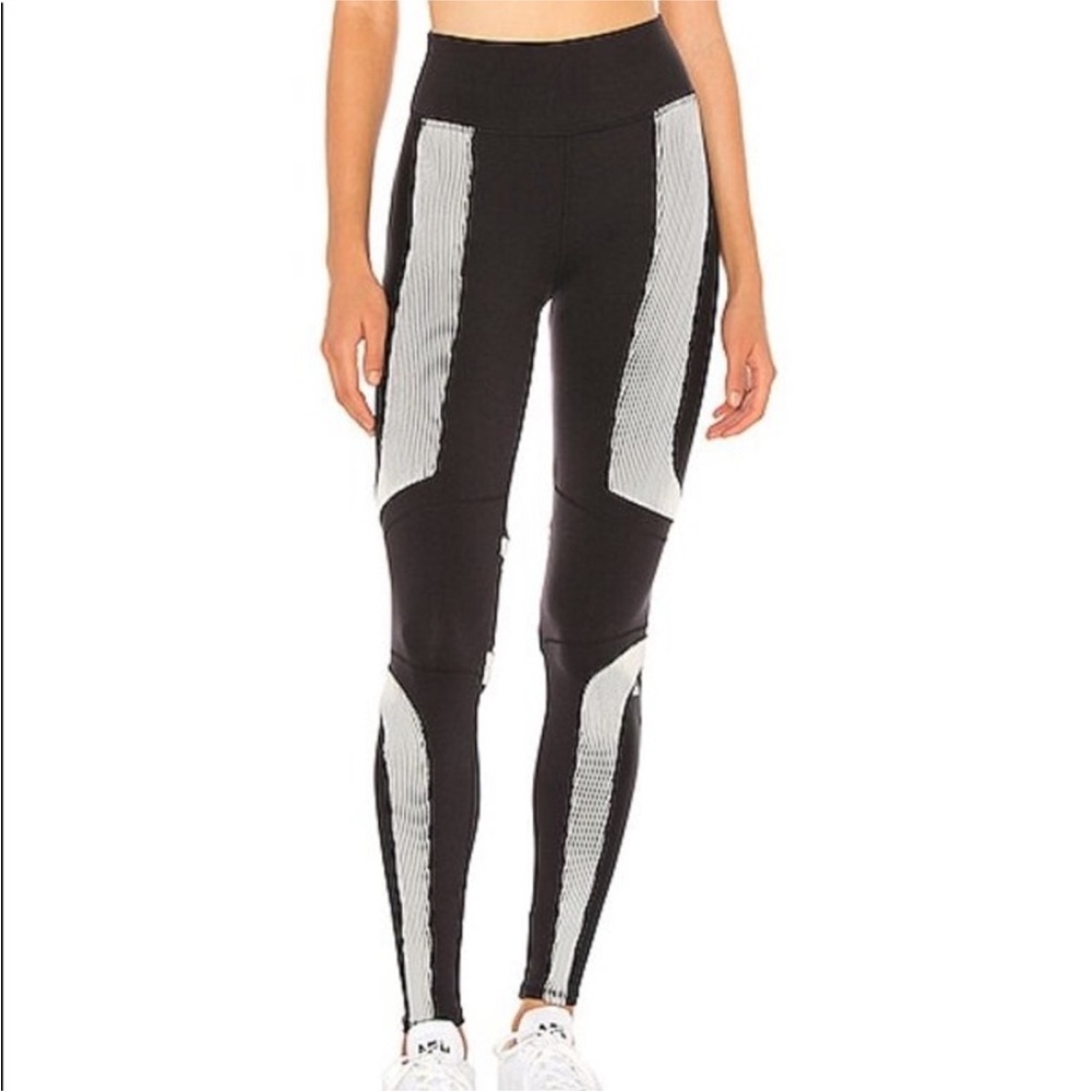 Black and White Women's Alo Set Leggings